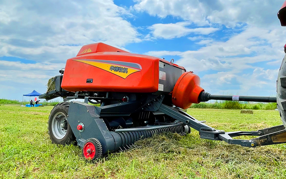 標(biāo)題：9YFQ系列跨行式方草捆撿拾壓捆機(jī)
瀏覽次數(shù)：139
發(fā)表時間：2023-12-12