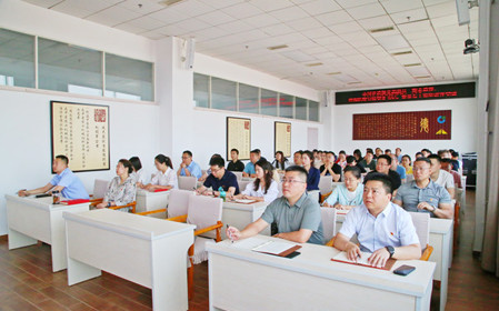 標(biāo)題：中國(guó)農(nóng)機(jī)院黨委委員、副總經(jīng)理，呼和浩特分院黨委書(shū)記、董事長(zhǎng)王振華講授黨課
瀏覽次數(shù)：1433
發(fā)表時(shí)間：2024-06-26