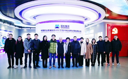 標(biāo)題：蒙草集團(tuán)總裁朱長(zhǎng)虹一行到呼和浩特分院調(diào)研交流
瀏覽次數(shù)：2087
發(fā)表時(shí)間：2024-12-20